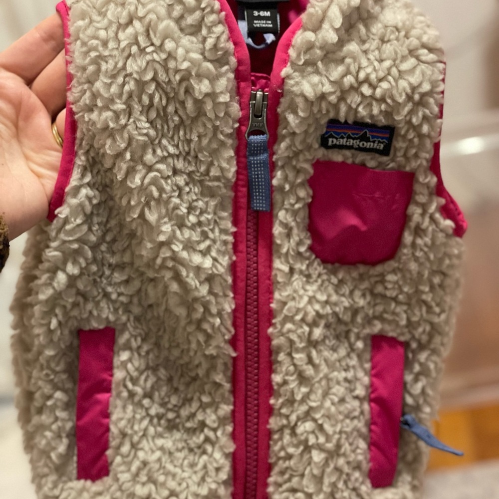Like new!! Patagonia Baby Retro-X Fleece Vest, pink lined size 3-6 months